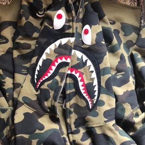 BAPE CAMO HOODIE WGM